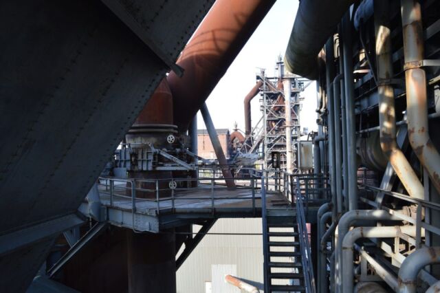 steel-mill-4479008_1920-1024x681